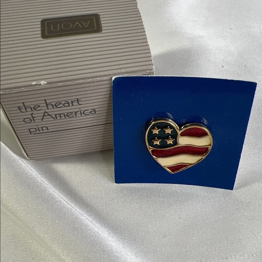 Vintage 1991 Avon Heart of America‎ Pin with Red, White, and Blue New in Box